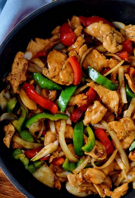 Black Pepper Chicken - Sugar Spice & More Easy Black Pepper Chicken, Chicken Peppers And Onions, Black Pepper Sauce, Chicken Korma Recipe, Black Pepper Chicken, Recipes With Chicken And Peppers, Korma Recipe, Chicken Korma, Pepper Chicken