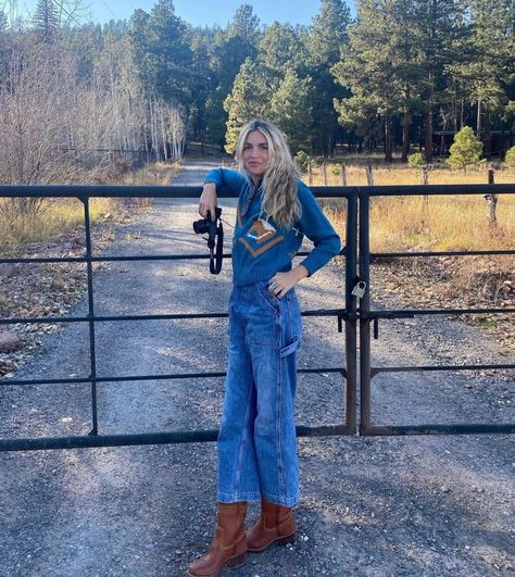 Timeless Western Fashion, Fall Cowgirl Boots Outfit, Vintage Cowboy Aesthetic Outfits, Coastal Cowboy Aesthetic Outfits, Modern Western Clothing, Winter Cowgirl Aesthetic, Country Fashion Aesthetic, Oversized Suede Jacket Outfit, Ranch Style Outfits