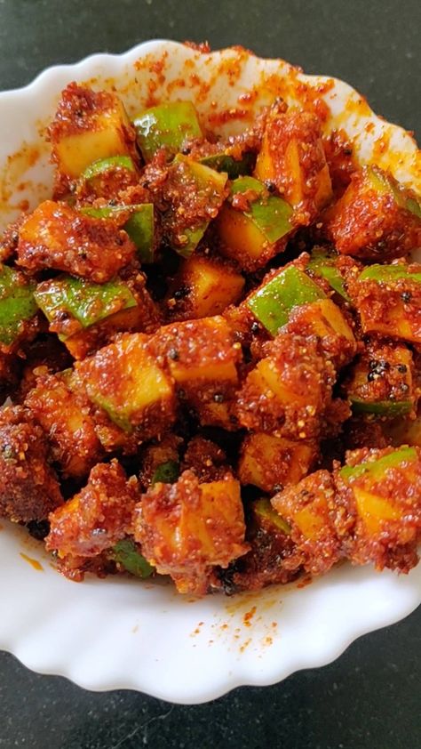 Pickle Mango Recipe, Pickled Mango, Diwali Recipes, Bangladeshi Food, Mango Pickle, Bunny Cartoon, Diwali Food, Indian Recipe, Mango Recipes