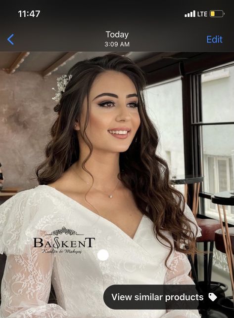 Bride Hairstyles Civil Wedding, Wedding Hairstyles With Mantilla Veil, Mexican Bridal Hairstyles, Wedding Hairstyles From The Front View, Wedding Hair Down Accessories, Wedding Hair With Side Bangs, Soft Glam Waves Half Up, Unique Wedding Hairstyles For Long Hair, Long Brown Wedding Hair Down