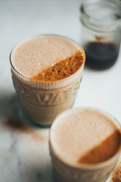 Coffee Banana Smoothie, Pane Dolce, Healthy Afternoon Snacks, Banana Coffee, Adaptogenic Herbs, Pineapple Smoothie, Exotic Food, Cashew Butter, Brew Coffee