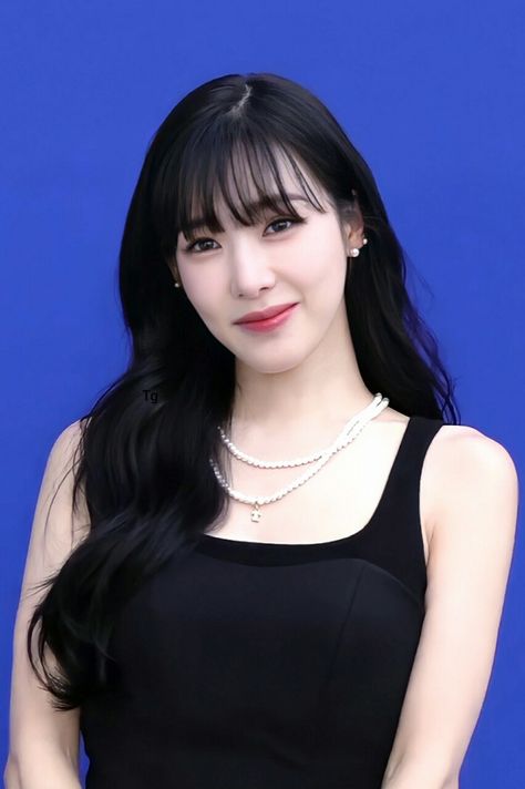 Tiffany Young, Snsd Tiffany, Tiffany Hwang, Korean Name, Girls Generation, Listening To Music, Dj