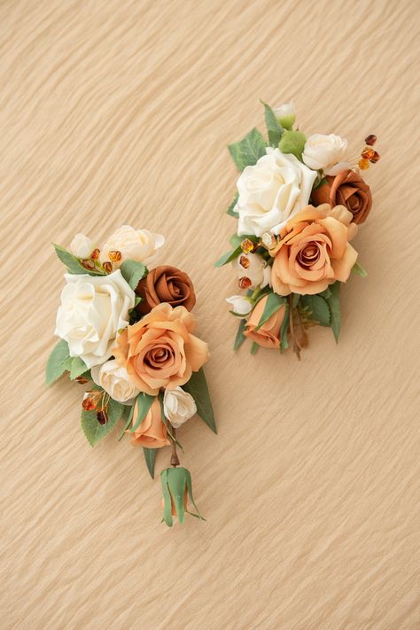 Wedding Coursage, Corsage Wedding Mother, Terracotta Wedding Decor, Wedding Planning Checklist Budget, Mother Of Bride Corsage, Weddings Country, Terracotta Wedding, Groomsmen Boutonniere, Rustic Wedding Bouquet