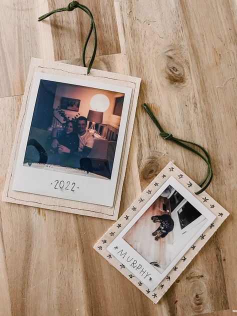 Polaroid Photo Ornament, Homemade Christmas Cards With Photo, Diy Christmas Photo Gifts, Diy Christmas Gifts Photos, Diy Ornaments Gifts, Gift Ideas Using Photos, Photo Christmas Gift Ideas, Christmas Tree Homemade Ornaments, Diy Ornaments Photo