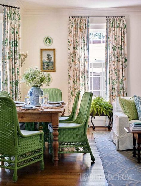 Sarah Bartholomew Infuses a 1920s Nashville Home with Color - The Glam Pad Green Chairs, Green Interior Design, Popular Interior Design, Dining Room Curtains, Tropical Home Decor, Breakfast Table, Dining Room Design, Cottage Decor, Traditional House