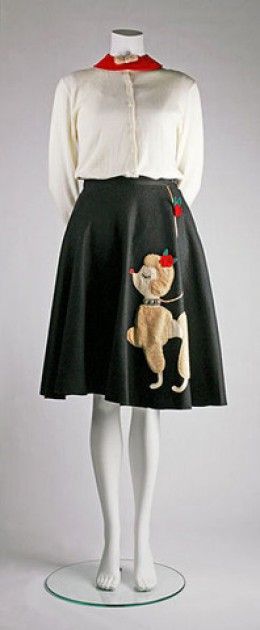 A poodle skirt is a wide swing skirt made of felt, which has a design appliqued or ironed on.  The skirt is usually black, pink, or powder blue. The design is frequently a French poodle. 1950s Poodle Skirt, French Poodles, Vintage Poodle, Poodle Skirt, 20th Century Fashion, Childrens Museum, Moda Vintage, 1950s Fashion, Circle Skirt