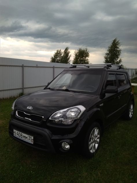 Black Kia Soul, Kia Soul Aesthetic, Kia Soul Interior, Kia Soul 2015, Rooftop Decor, 2024 Era, Classic Wreath, 2024 Goals, Kia Motors