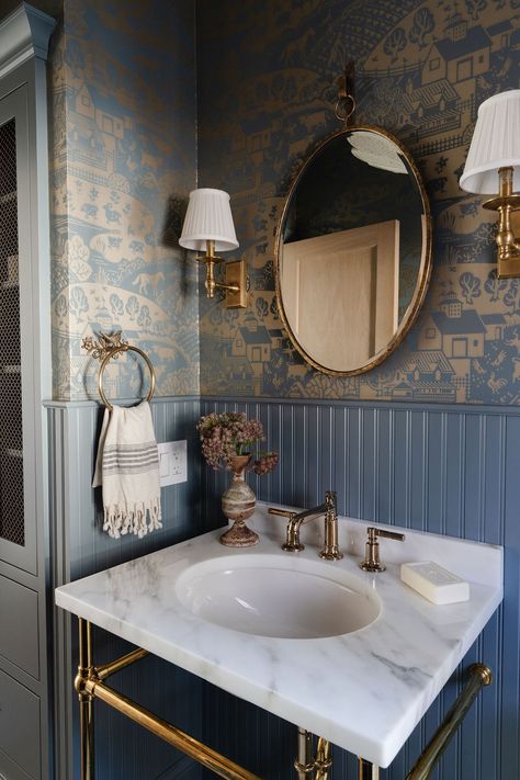 Timeless Bathroom Tile, Blue Powder Room, Moody Powder Room, Traditional Powder Room, Timeless Bathroom Design, Moody Bathroom, Dark Bathroom Ideas, Powder Room Wallpaper, Dark Bathrooms