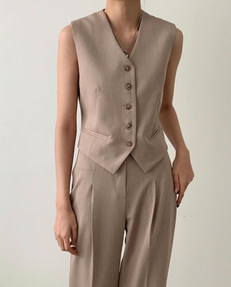 The Frankie Shop on Instagram: “Because it feels good to look sharp even at home! New arrivals #vest matching #pant #frankiegirl #thefrankieshop” Waist Coat Women Outfits, Clothing Photoshoot, Womens Suit Vest, Fitted Waistcoat, Smart Casual Women, Waistcoat Woman, Cord Set, Waist Coat, The Frankie Shop