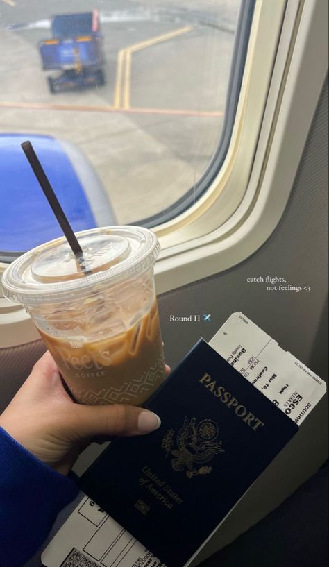 Travel Instagram Ideas, Tikki Y Plagg, Travel Photoshoot, Airport Pictures, Airport Aesthetic, Travel Picture Ideas, Travel Pictures Poses, Airport Travel, 사진 촬영 포즈