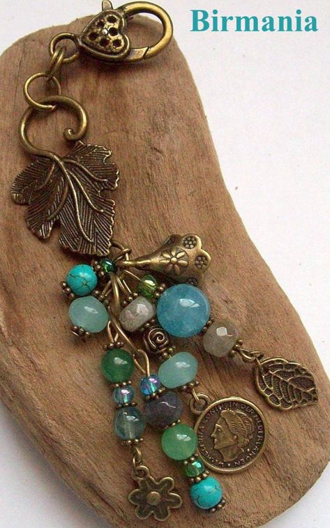 Diy Bead Purse Charm, Purse Jewelry Key Chains, Purse Dangles Diy, Diy Purse Jewelry, Purse Jewelry Diy Ideas, Tassen Hanger, Purse Dangles, Purse Charms Diy, Crystal Jewelry Necklaces