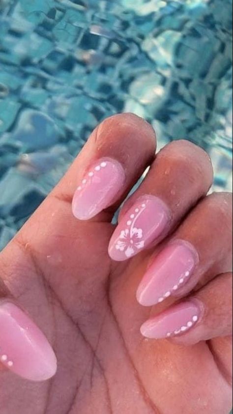 Spain Holiday Nails, Easy Vacation Nails, Beach Flower Nails, Hawian Nails, Nails For Holiday Summer, Tenerife Nails, Beach Vacation Nail Inspo Summer, Pink Beach Nails, Nails For The Beach