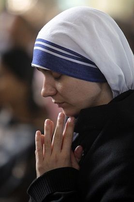 Consecrated Life, Missionaries Of Charity, Saint Peter Square, Monastic Life, St Ignatius, Celebration Around The World, St Peters, Bride Of Christ, Dhaka Bangladesh