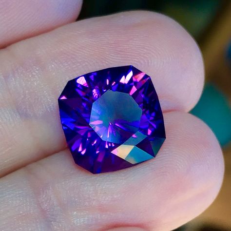 Fine Uruguayan Amethyst Showing Blue, Purple, Red Flashes and Violet. Blue Amethyst, Crystal Goddess, Gemstone Art, Purple Gems, Gem Diamonds, Faceted Gems, Rare Stone, Mineral Stone, Blue Gems