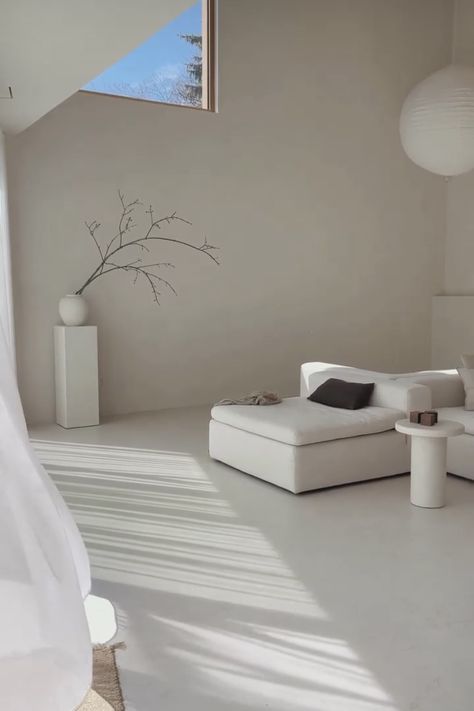 Microcement Living Room, Lime Wash Walls, Room Minimal, Japandi Living Room, White Marble Floor, Japandi Living, Washing Walls, Concrete House, Minimal Home