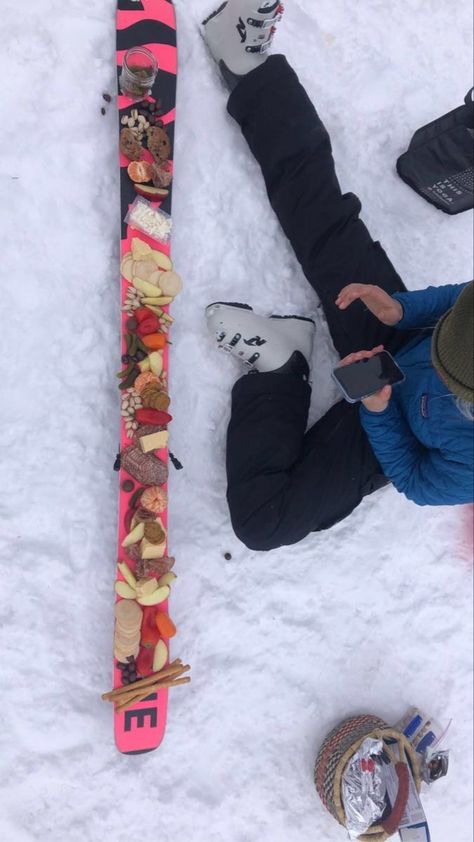 Ski Bum Aesthetic, Winter Charcuterie, Ski Trends, Ski Pics, Ski Pictures, Skiing Aesthetic, Ski Aesthetic, Snow Time, Ski Bums