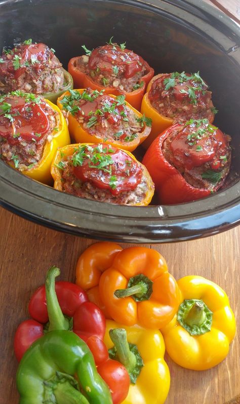 crockpot-meatloaf-stuffed-peppers-recipe Meatloaf Stuffed Peppers, Meatloaf Stuffed, Crockpot Meatloaf, Crockpot Stuffed Peppers, Arbonne Recipes, Paleo Crockpot, Clean Food Crush, Food Crush, Clean Food