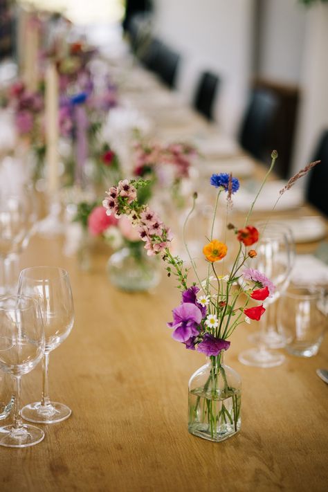 Gorgeous meadow mixed Flwoers for your wedding Tables. Early Fall Garden Wedding, Wildflowers Table Setting, Wildflower Garden Party Wedding, Wildflower Table Arrangements Wedding, Wild Flowers Table Decorations, Wild Flower Bud Vase Centerpiece, June Wildflower Wedding, Wildflower Wedding Bud Vases, His And Hers Wedding Table