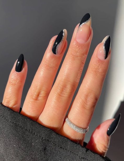 24+ Stunning Black and Silver Nails For A Next-Level Aesthetic! Pudding Nails, Navy And Silver Nails, Embellished Nails, Classy Black Nails, Black Silver Nails, Nails Festive, Hoco Nails, Festive Nails, Silver Nail Designs