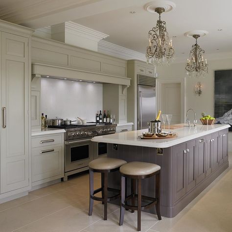 Top 10 Farrow and Ball Kitchen Cabinet Colours Contemporary Kitchen Remodel, Humphrey Munson, Open Plan Kitchen Dining, Open Plan Kitchen Living Room, Kitchen Dining Living, Farrow And Ball, Classic Kitchen, Contemporary Kitchen Design, Kitchen Inspiration Design