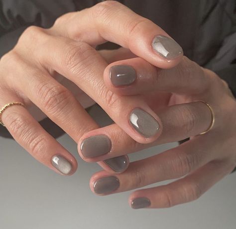 White Gray Nails, One Color Nail, Gray Nail Art, Nails Gray, Gray Nail, Nail Makeup, Hippie Nails, Beauty Nails Design, Minimal Nails