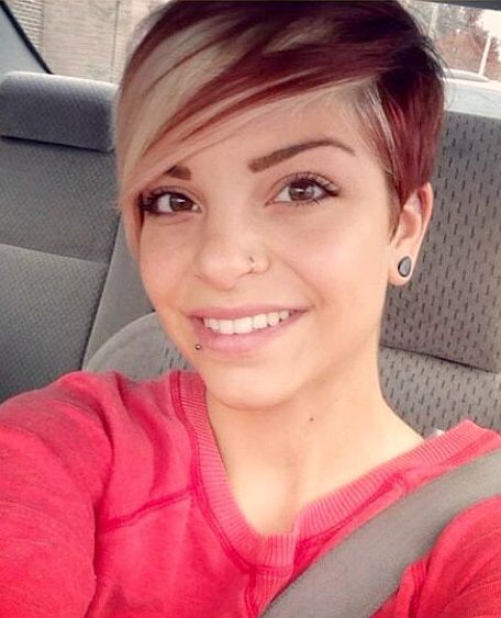 Awsome red and blonde pixie! Red And Blonde Pixie, Red And Blonde, Short Punk Hair, Hair Cuts 2017, Wavy Bob Haircuts, Hair Color Blonde, Haircuts For Curly Hair, Short Wavy Hair, Trendy Hair Color