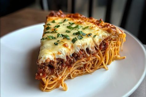 Spaghetti Pie Recipe Spaghetti Pie Recipe, Quinoa Enchilada Casserole, Baked Spaghetti Pie, Cheesy Baked Spaghetti, Spaghetti Pie Recipes, Avocado Pizza, Baked Spaghetti Casserole, Spaghetti Pie, Easy Spaghetti