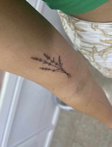 Lavender Sprigs Tattoo, Fine Line Lavender Tattoo, Line Tattoo Minimalist, Tattoo Lavender, Lavender Tattoos, Tatts Ideas, Tattoo Abstract, Lavender Tattoo, Tattoo Minimalist