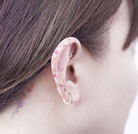 Flower Ear Tattoo, Helix Tattoo Ideas, Flower Tattoo Ear, Helix Tattoo, Dainty Gold Earrings, Flower Ear, Dainty Tattoos, Aesthetic Tattoo, Little Tattoos