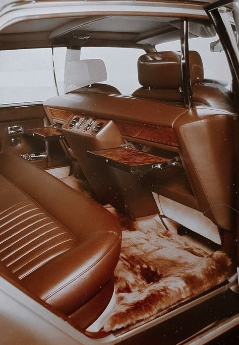 Retro Car Interior, Car Deco, Custom Car Interior, Auto Retro, Luxury Car Interior, Car Upholstery, Truck Interior, Car Mods, Cadillac Eldorado