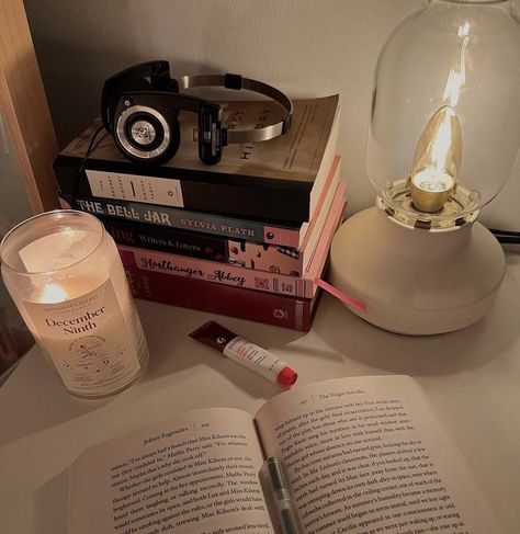 Bedside Aesthetic, Dream Bedroom Inspiration, Bookstagram Inspiration, Book Annotation, Taylor S, The Bell Jar, Rat Race, Book Study, Cozy Reading