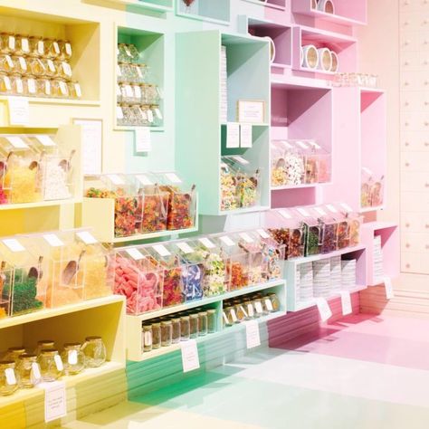 Candy Store Design, Candy Store Display, Lolli And Pops, Candy Shops, Sweet Shop, Chocolate Shop, Retail Interior, Wedding Candy, Ice Cream Shop