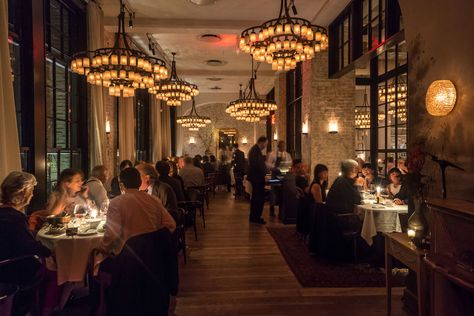 The Psychology of Restaurant Design: Lights Restaurants Nyc, Manhattan Restaurants, New York Restaurants, Top 10 Restaurants, Restaurant Bar Design, Dinner Places, Dinner Restaurants, Romantic Restaurant, Best Dating Apps