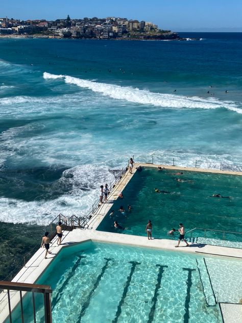 Bondi To Coogee Walk, Pool Australia, Bondi Icebergs, Ocean Background, Ocean Backgrounds, Playlist Covers, Bondi Beach, Travel Diary, Beach Pool