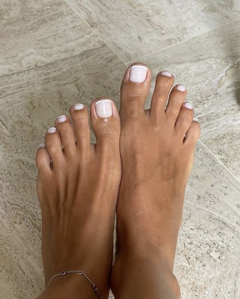 Clear Toe Nails, Vacation Toenails, Milky White Toes, Pedicure White, Classic Pedicure, French Tip Toes, Classic Nail, Pretty Toe Nails, Cute Toe Nails