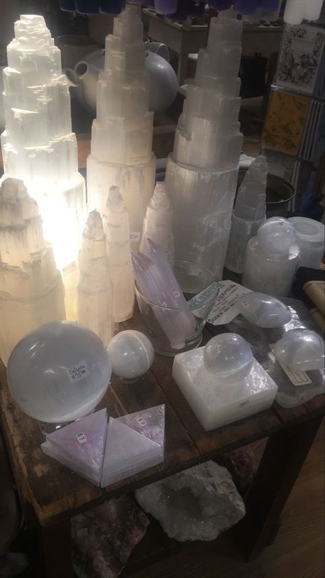 Selenite Tower Aesthetic, Selenite Crystal Aesthetic, Selenite Aesthetic, Crystals Protection, Crystals Selenite, Selenite Tower, Pretty Crystals, Selenite Crystals, Opal Eyes