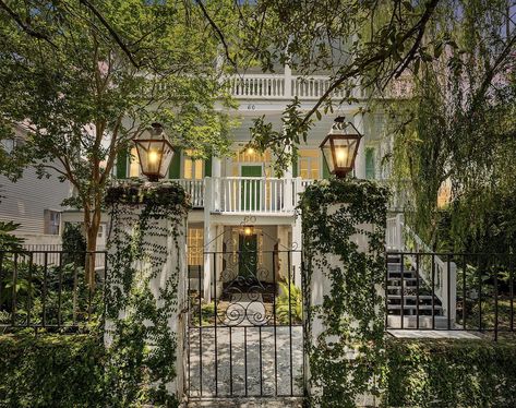 5 of the Most Expensive Homes for Sale in Historic Charleston, South Carolina (Peninsula) – Range: $6M – $10M - Charleston Daily Charleston Homes Exterior, Charleston Architecture, Charleston Restaurants, Expensive Homes, Rent Rv, Town Hall Meeting, Charleston Homes, Downtown Charleston, Expensive Houses