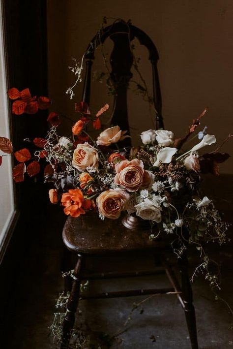 Haunting Wedding, Decaying Flowers, Elopement Florals, Whimsical Florals, Roses Photography, Fall Floral Arrangements, Wedding Themes Fall, Moody Wedding, Fall Wedding Flowers