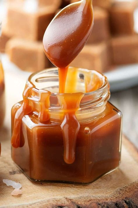 This keto caramel sauce is a thick and rich sauce perfect to add to everything! Made with just 2 ingredients, no one will believe it is low carb! Keto Caramel Sauce, Keto Caramel, Gourmet Caramel Apples, Caramel Recipe, Keto Sauces, Caramel Recipes, Homemade Caramel, Sweet Sauce, 100 Calories