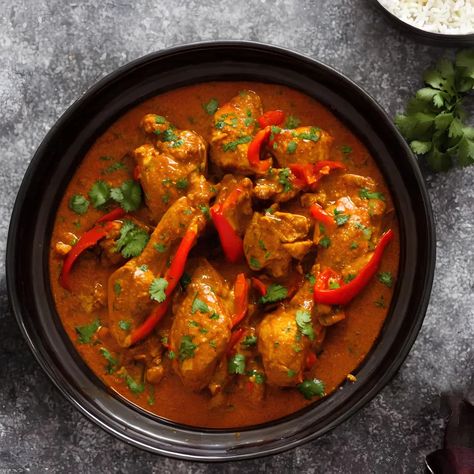 Chicken Rogan Josh Recipes, Rogan Josh Recipe, Rogan Josh, Easy Curry, Easy Chicken Curry, Vegetable Curry, Curry Chicken Recipes, Classic Dishes, Indian Dishes