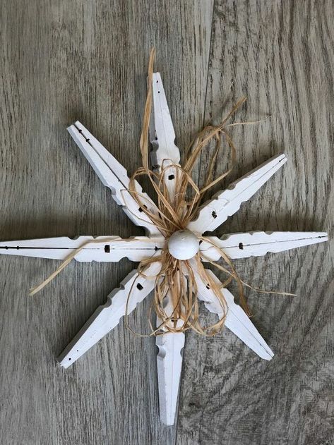 Snowflake Ornaments Diy, Rustic Christmas Crafts, Burlap Christmas Ornaments, Clothespin Ornaments, Silver Bells Christmas, Easy Ornaments, Rustic Christmas Ornaments, Easy Christmas Ornaments, Mercury Glass Christmas Ornaments