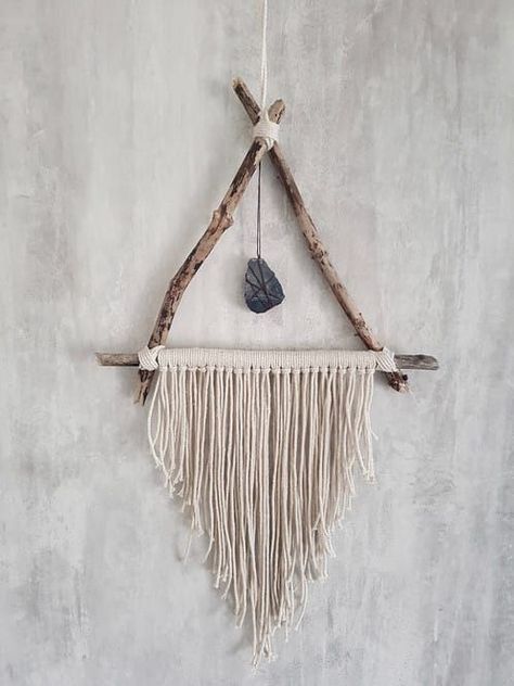 Driftwood Hanging, Simpul Makrame, Driftwood Art Diy, Dream Catcher Craft, Yarn Wall Art, Macrame Wall Hanging Diy, Diy Boho, Yarn Wall Hanging, Driftwood Crafts