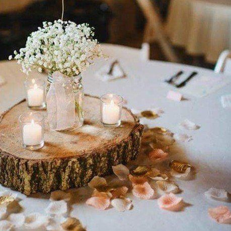 Flower Petals Table Decor, Petals On Table Wedding, Rose Petal Centerpiece Wedding Ideas, Rose Petals Wedding Table, Bridal Shower Decorations Rustic, Round Wedding Tables, Rose Petals Wedding, Bridal Party Tables, Circle Table