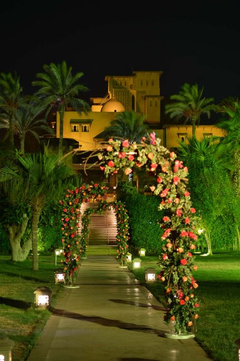 Wedding Pathway Decor Outdoor, Wedding Pathway Ideas Outdoor, Garden Arches Ideas, Wedding Pathway, Decoration Ideas For Wedding, Arch Decoration Ideas, Wedding Entry, Royal Indian Wedding, Wedding Banquet Hall