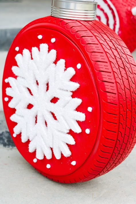 Tire Christmas Decorations, Tire Craft, Outdoor Christmas Diy, Giant Christmas Ornaments, Large Christmas Ornaments, Outside Christmas Decorations, Christmas Yard Decorations, Christmas Porch Decor, Christmas Decorations Diy Outdoor