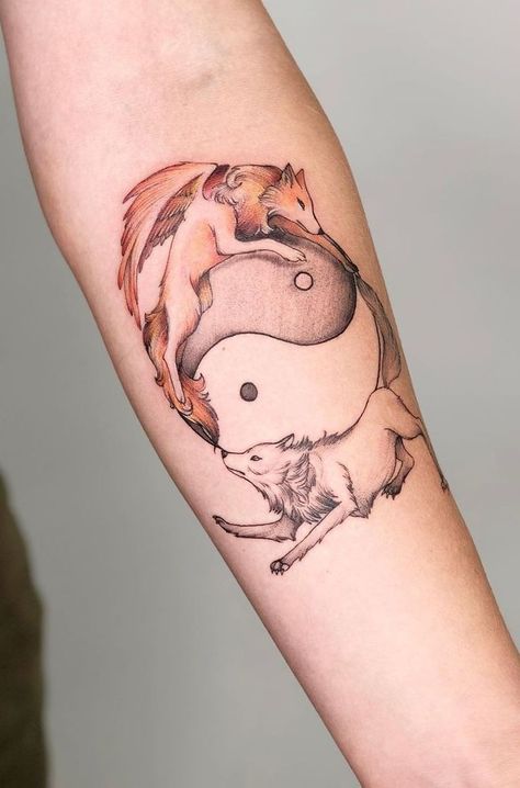 Wolf Tattoo Forearm, Fox Tattoo Design, Beautiful Wolf, Abstract Tattoo Designs, Sign Tattoo, Circle Tattoo, Circle Tattoos, 1 To 100, Wolf Tattoo Design