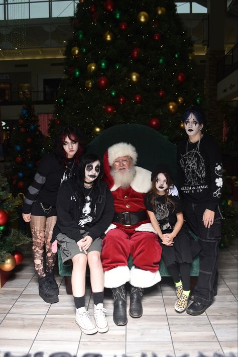 Goth People With Santa, Overwatch Headcanons, Emo Christmas Outfits, Goths With Santa, Gothic Christmas Outfit, Grunge Christmas Aesthetic, Alt Christmas Outfits, Goth Gift Ideas, Alt Christmas