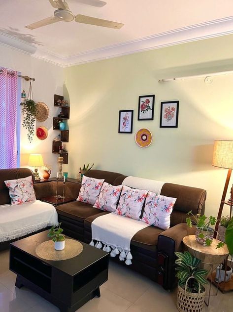 Small Living Room Decor Indian, Living Room Decor Indian, Colorful Room Decor, Indian Living Room, Indian Room Decor, Simple Living Room Decor, Indian Bedroom Decor, Colorful Room, Indian Room