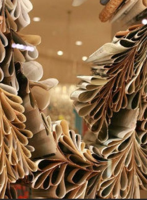 Folded Book Garland / 12 Anthropologie Window Looks You Can Steal (And How To Get Them) (via BuzzFeed) Anthropologie Window Display, Anthropologie Display, Window Display Retail, Anthropologie Holiday, Window Display Ideas, Store Window Displays, Visual Merchandising Displays, Christmas Window Display, Window Display Design