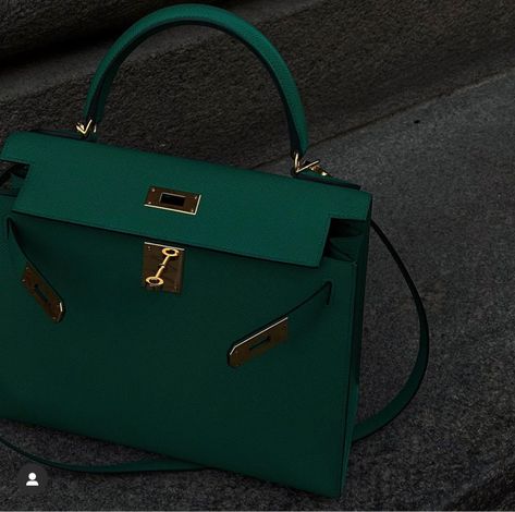 Brands Aesthetic, Hermes Kelly 25, Kelly 25, Mini Kelly, My Style Bags, Ideal Wardrobe, Hermes Kelly Bag, Chic Summer Outfits, Green Handbag